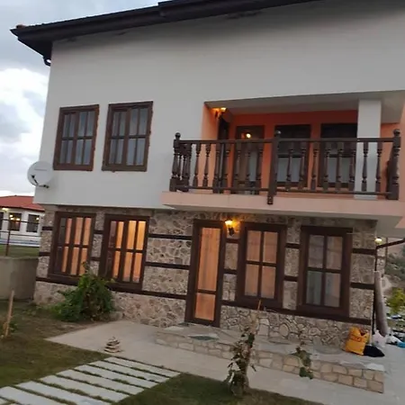 بيت ضيافة за гости в село любовище 3*