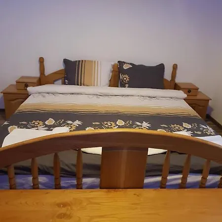 за гости в село любовище بيت ضيافة