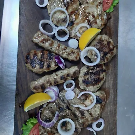 за гости в село любовище بيت ضيافة 3*