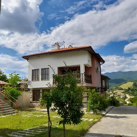 за гости в село любовище