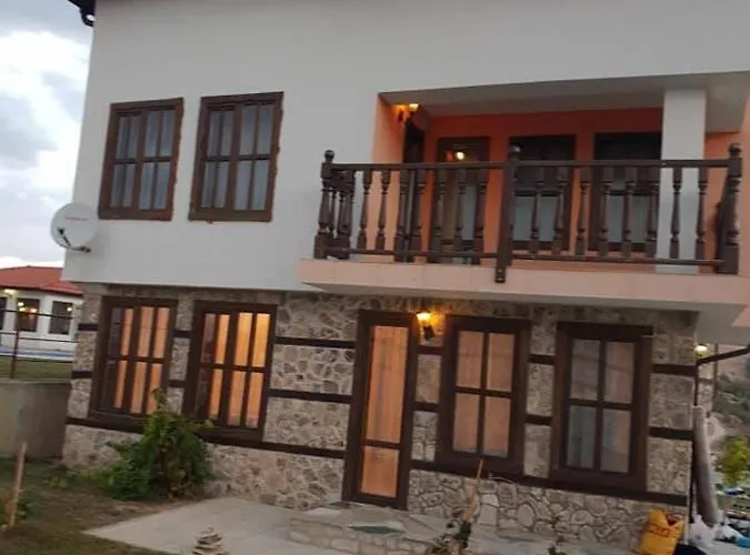 Konukevi за гости в село любовище 3*