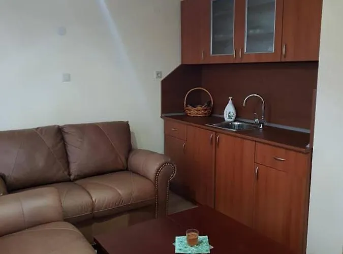 за гости в село любовище Konukevi Lyubovishte