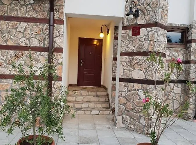 за гости в село любовище Konukevi