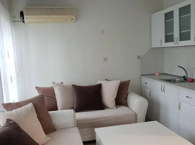 за гости в село любовище Konukevi Lyubovishte