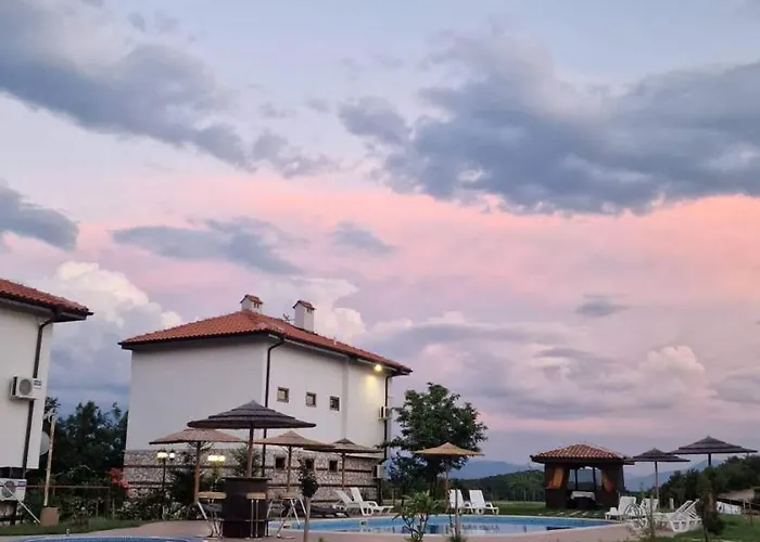 за гости в село любовище Konukevi Lyubovishte